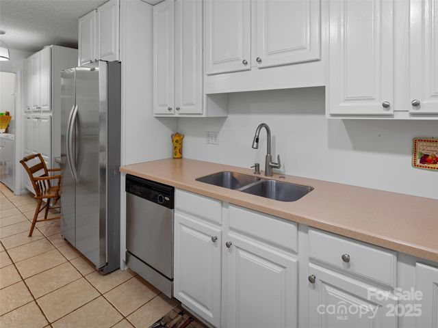 102 Crowfields Drive, Asheville, NC 28803