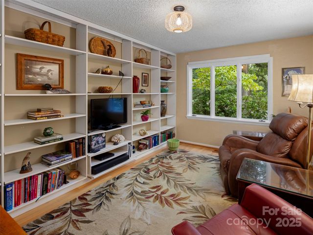 102 Crowfields Drive, Asheville, NC 28803