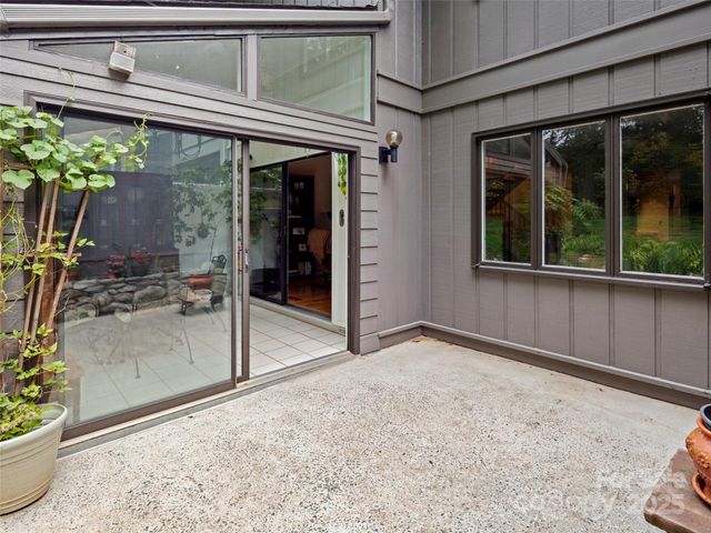 102 Crowfields Drive, Asheville, NC 28803