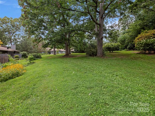 102 Crowfields Drive, Asheville, NC 28803