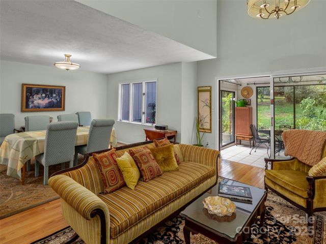 102 Crowfields Drive, Asheville, NC 28803