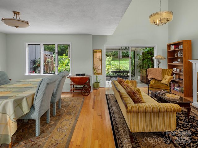 102 Crowfields Drive, Asheville, NC 28803