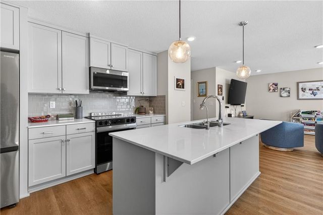 408 Woodview Drive, Raymore, MO 64083