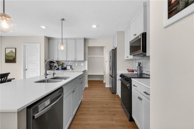 408 Woodview Drive, Raymore, MO 64083