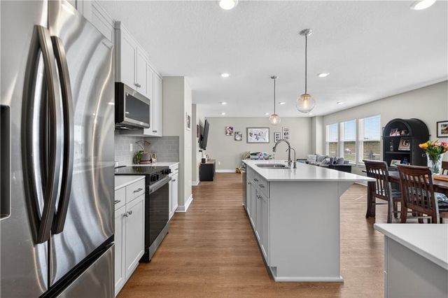 408 Woodview Drive, Raymore, MO 64083