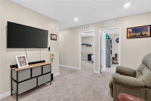 408 Woodview Drive, Raymore, MO 64083