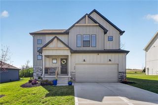 408 Woodview Drive, Raymore, MO 64083
