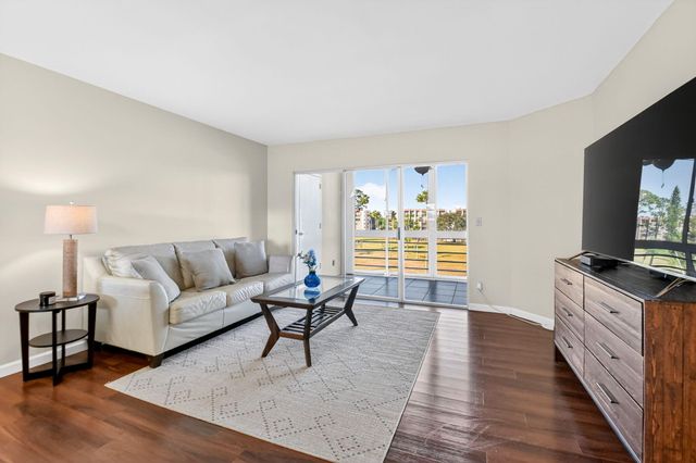 3661 Via Poinciana 410, Lake Worth, FL 33467