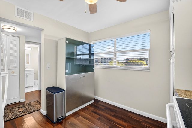 3661 Via Poinciana 410, Lake Worth, FL 33467