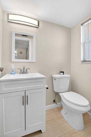 3661 Via Poinciana 410, Lake Worth, FL 33467