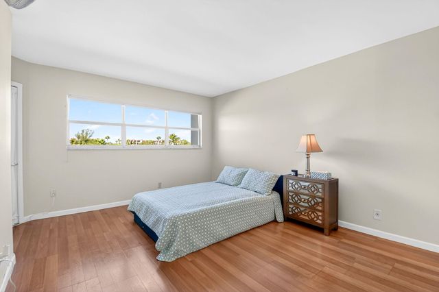 3661 Via Poinciana 410, Lake Worth, FL 33467