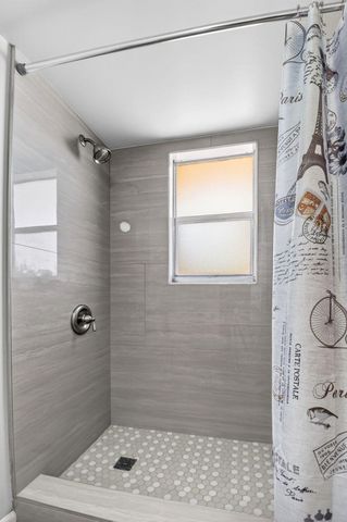 3661 Via Poinciana 410, Lake Worth, FL 33467