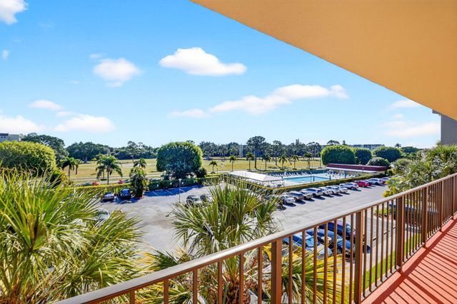 3661 Via Poinciana 410, Lake Worth, FL 33467