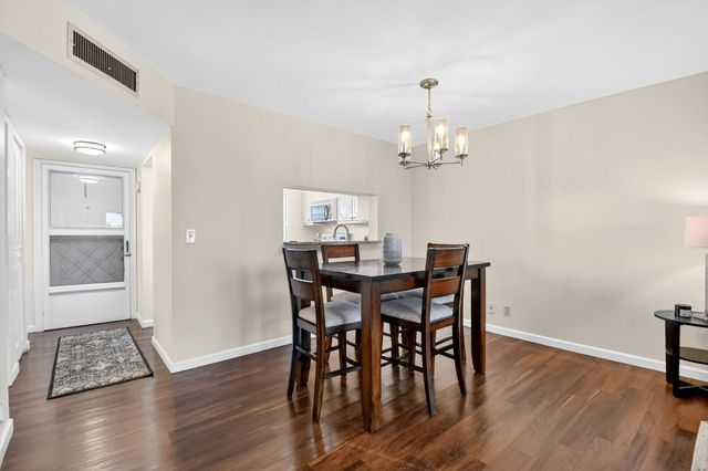 3661 Via Poinciana 410, Lake Worth, FL 33467