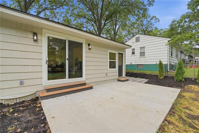 5600 W 101 Terrace, Overland Park, KS 66207