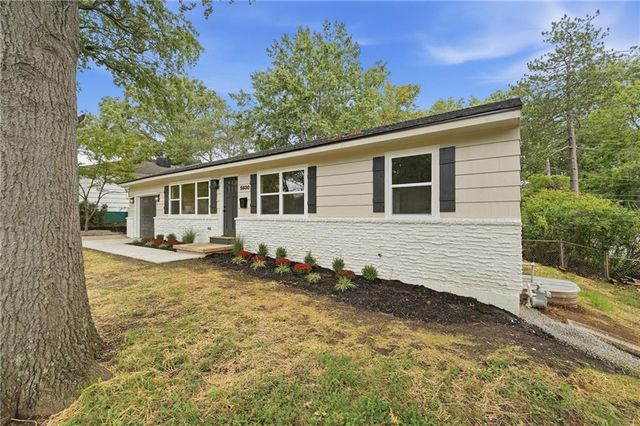 5600 W 101 Terrace, Overland Park, KS 66207