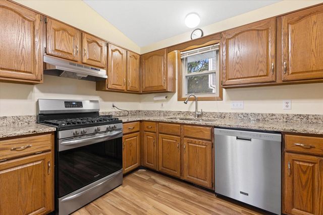 8169 S Wilding DRIVE, Oak Creek, WI 53154