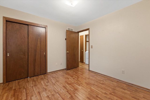 8169 S Wilding DRIVE, Oak Creek, WI 53154
