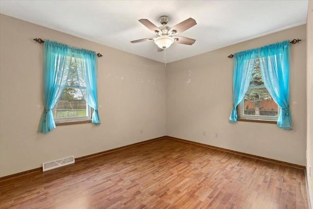 8169 S Wilding DRIVE, Oak Creek, WI 53154