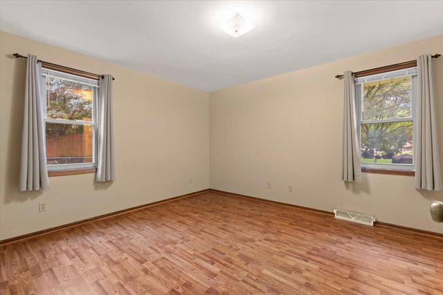 8169 S Wilding DRIVE, Oak Creek, WI 53154