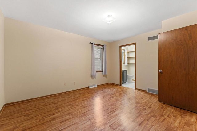 8169 S Wilding DRIVE, Oak Creek, WI 53154