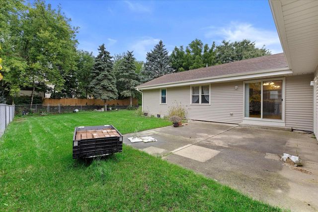 8169 S Wilding DRIVE, Oak Creek, WI 53154