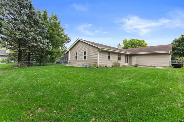 8169 S Wilding DRIVE, Oak Creek, WI 53154
