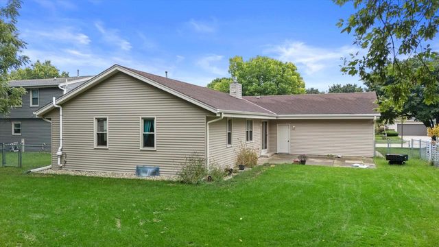 8169 S Wilding DRIVE, Oak Creek, WI 53154