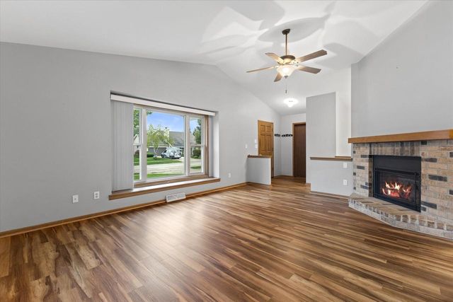 8169 S Wilding DRIVE, Oak Creek, WI 53154