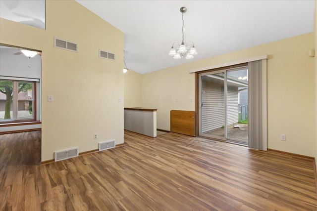 8169 S Wilding DRIVE, Oak Creek, WI 53154