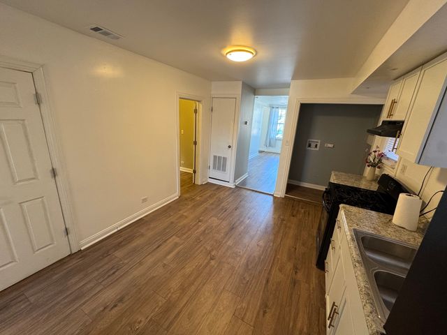 617 W 43rd Place 2, Chicago, IL 60609