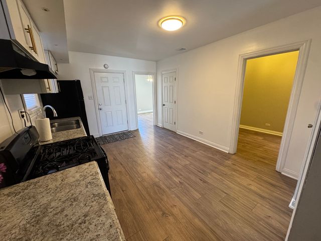 617 W 43rd Place 2, Chicago, IL 60609