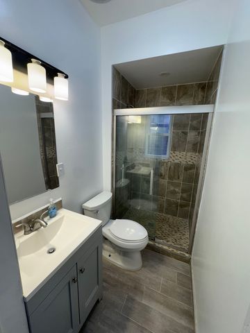 617 W 43rd Place 2, Chicago, IL 60609