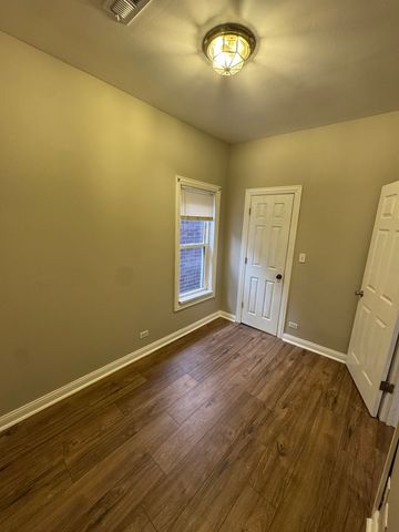 617 W 43rd Place 2, Chicago, IL 60609