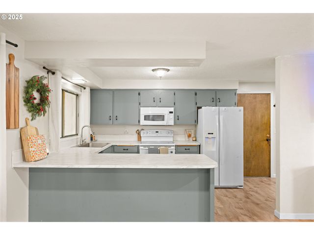 6020 Valley View Rd Ne, Silverton, OR 97381