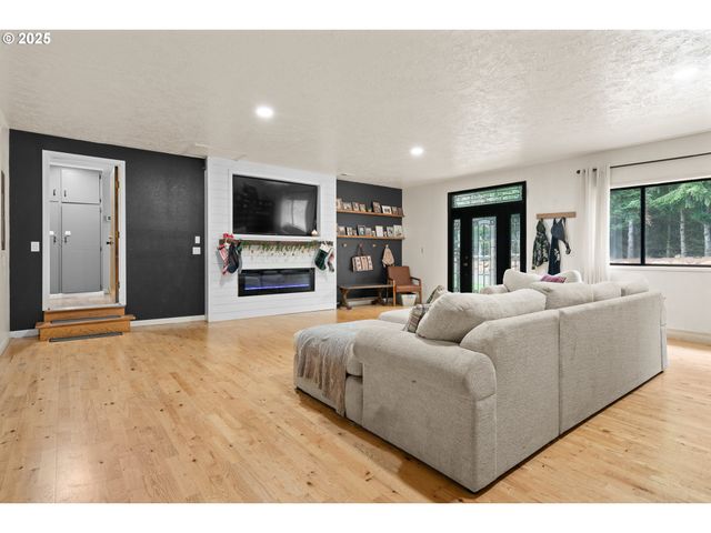 6020 Valley View Rd Ne, Silverton, OR 97381