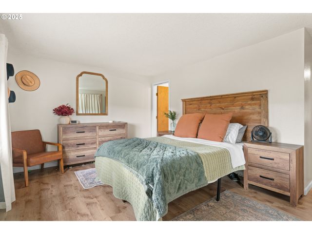 6020 Valley View Rd Ne, Silverton, OR 97381