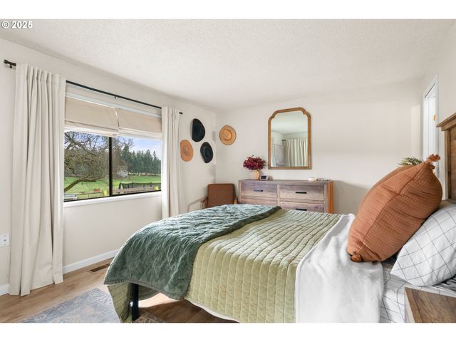 6020 Valley View Rd Ne, Silverton, OR 97381