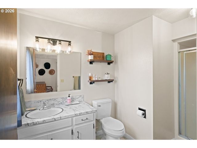 6020 Valley View Rd Ne, Silverton, OR 97381