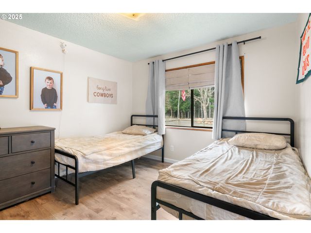 6020 Valley View Rd Ne, Silverton, OR 97381