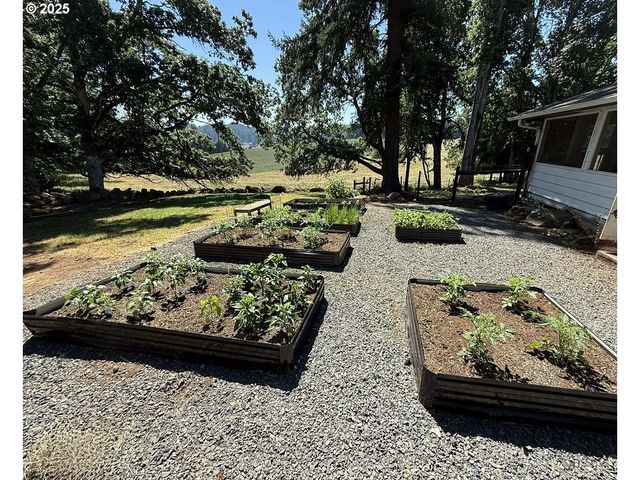 6020 Valley View Rd Ne, Silverton, OR 97381