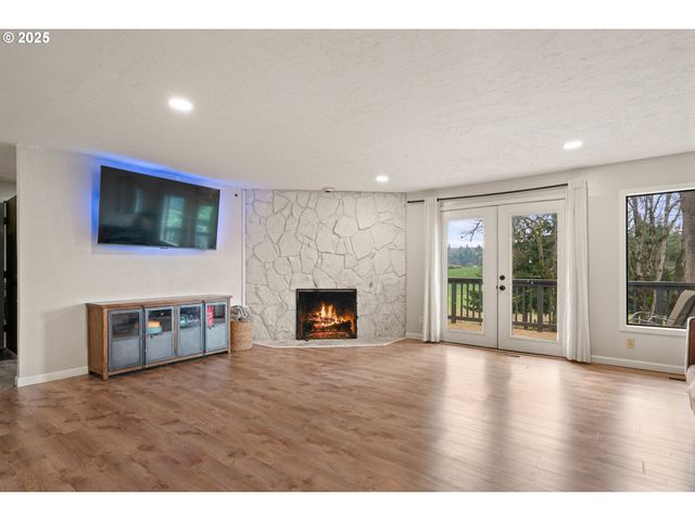 6020 Valley View Rd Ne, Silverton, OR 97381