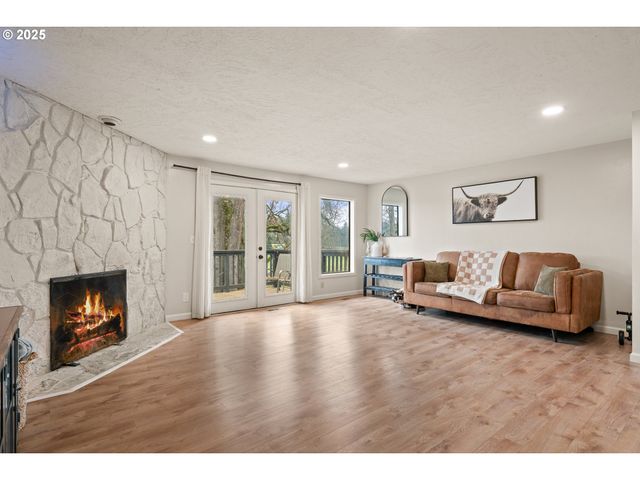 6020 Valley View Rd Ne, Silverton, OR 97381