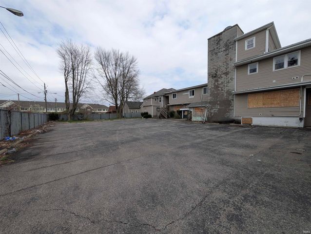 2440 Bowser Avenue, Fort Wayne, IN 46803