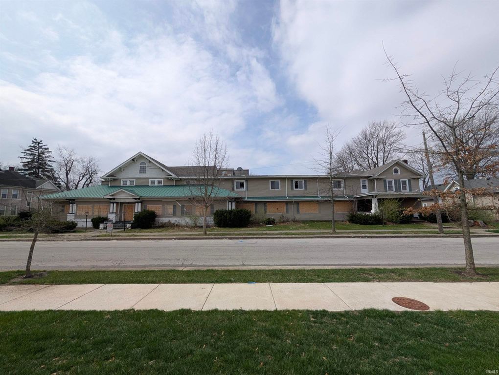 2440 Bowser Avenue, Fort Wayne, IN 46803