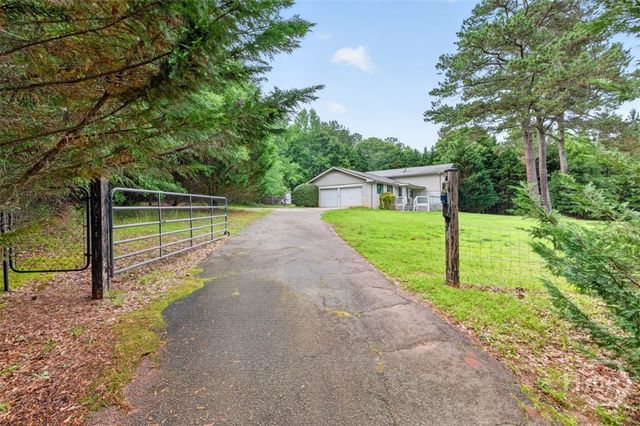 1981 Lee Peters Rd, Loganville, GA 30052