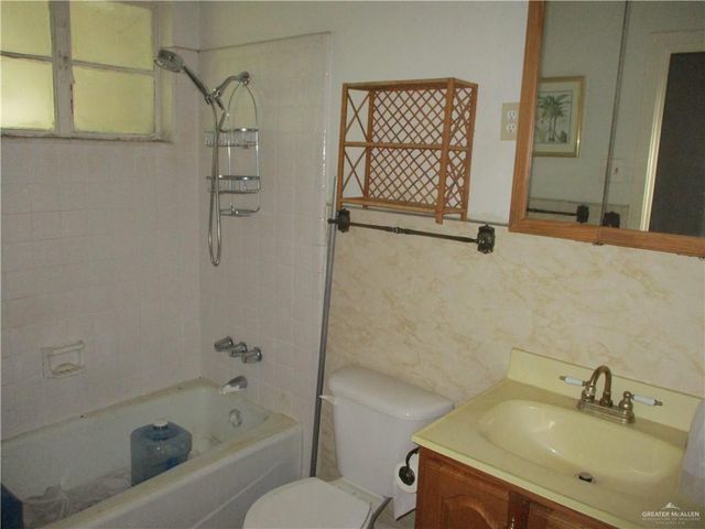916 S 6th Avenue, Edinburg, TX 78539