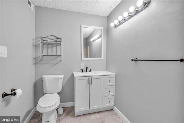 5512-B ABERDEEN DR, Mount Laurel, NJ 08054