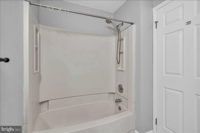 5512-B ABERDEEN DR, Mount Laurel, NJ 08054