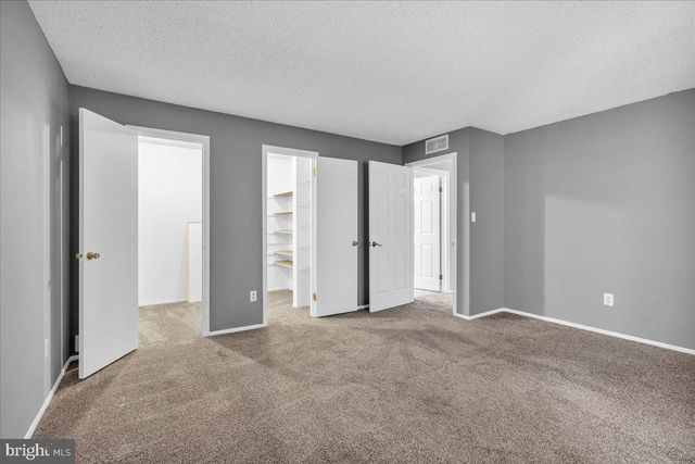 5512-B ABERDEEN DR, Mount Laurel, NJ 08054